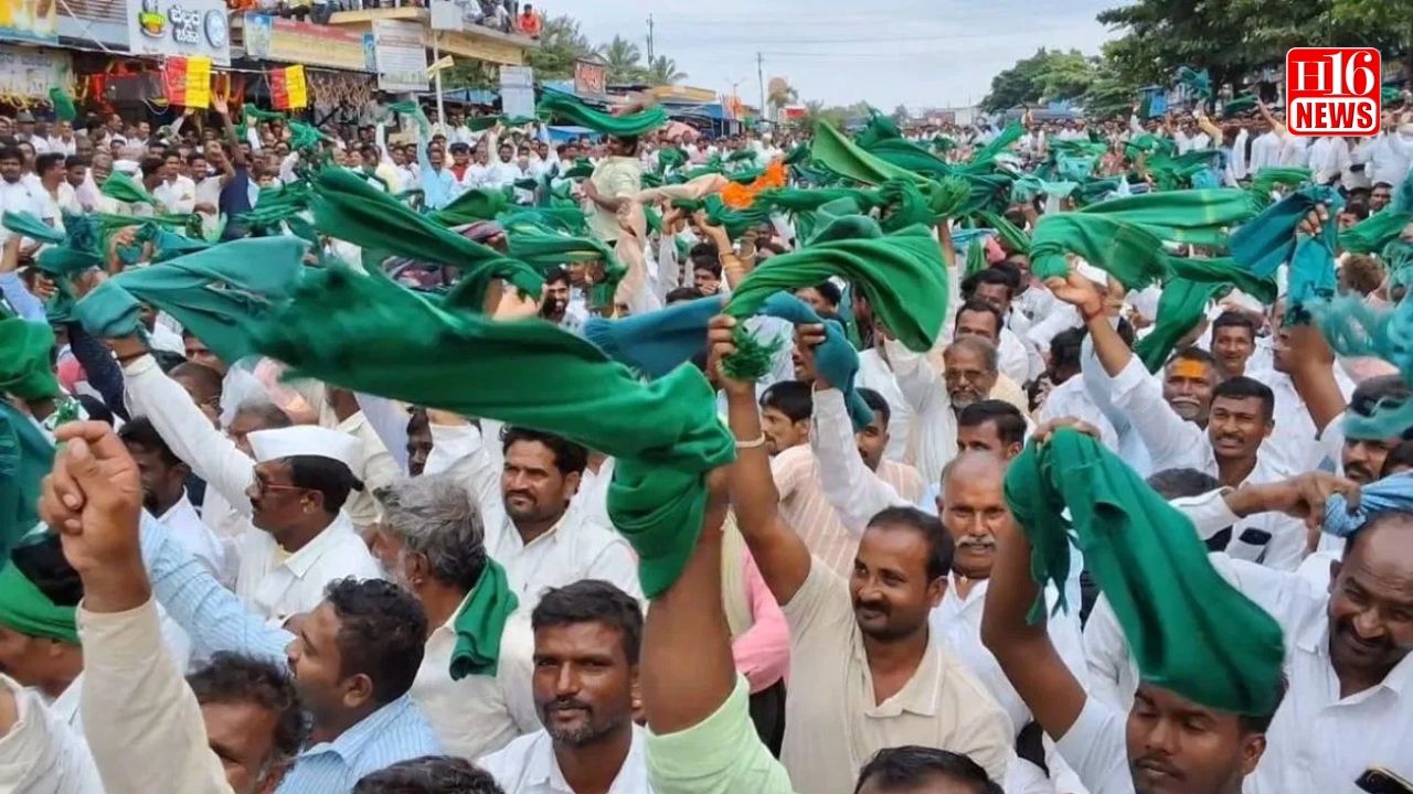 ತೀವ್ರ ಸ್ವರೂಪ  ಕಬ್ಬು ಬೆಳೆಗಾರರ ಪ್ರತಿಭಟನೆ ಪೊಲೀಸರ ಲಾಠಿ ಚಾರ್ಜ್ ಗೆ ಪ್ರತಿಯಾಗಿ ರೈತರಿಂದ ಕಲ್ಲೇಟು