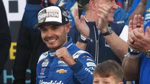 NASCAR ಚಾಂಪಿಯನ್ ಕೈಲ್ ಲಾರ್ಸನ್ ಹೊಸ ತಂಡದ ಮಾಲೀಕತ್ವದ ಪಾತ್ರದೊಂದಿಗೆ ತಮ್ಮ ವೃತ್ತಿಜೀವನವನ್ನು ವಿಸ್ತರಿಸಿದ್ದಾರೆ.