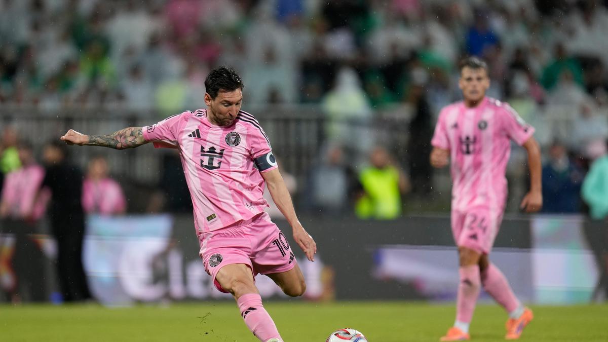 ಲಿಯೋನೆಲ್ ಮೆಸ್ಸಿ ಗಾಯದಿಂದ ಬಳಲುತ್ತಿದ್ದಾರೆ, ಇಂಟರ್ ಮಿಯಾಮಿಯ ಸೀಸನ್ ಓಪನರ್‌ಗೆ ಆಡುವುದು ಅನುಮಾನವಾಗಿದೆ.