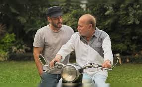 ಆಮಿರ್ ಖಾನ್ ಹಿರಿಯ ಚಿತ್ರಕಥೆಗಾರರನ್ನು ಭೇಟಿಯಾಗುತ್ತಿದ್ದಂತೆ ಸಲೀಂ ಖಾನ್ ಅವರ ಆಸ್ಪತ್ರೆಯ ಆರೋಗ್ಯದ ಬಗ್ಗೆ ಸಲ್ಮಾನ್ ಖಾನ್ ಅಸಮಾಧಾನ ವ್ಯಕ್ತಪಡಿಸಿದ್ದಾರೆ.