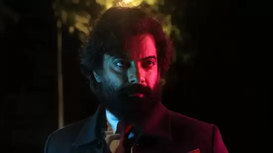 ಕೆನಡಿ ವಿಮರ್ಶೆ: ರಾಹುಲ್ ಭಟ್ ವೃತ್ತಿಜೀವನದ ಅತ್ಯುತ್ತಮ ಪ್ರದರ್ಶನ ನೀಡುತ್ತಿದ್ದಂತೆ, ಬಾಂಬೆ ವೆಲ್ವೆಟ್ ಏನನ್ನು ಸಾಧಿಸಿರಬಹುದು ಎಂಬುದನ್ನು ತೋರಿಸುತ್ತಾ ಅನುರಾಗ್ ಕಶ್ಯಪ್ ಫಾರ್ಮ್‌ಗೆ ಮರಳಿದ್ದಾರೆ.