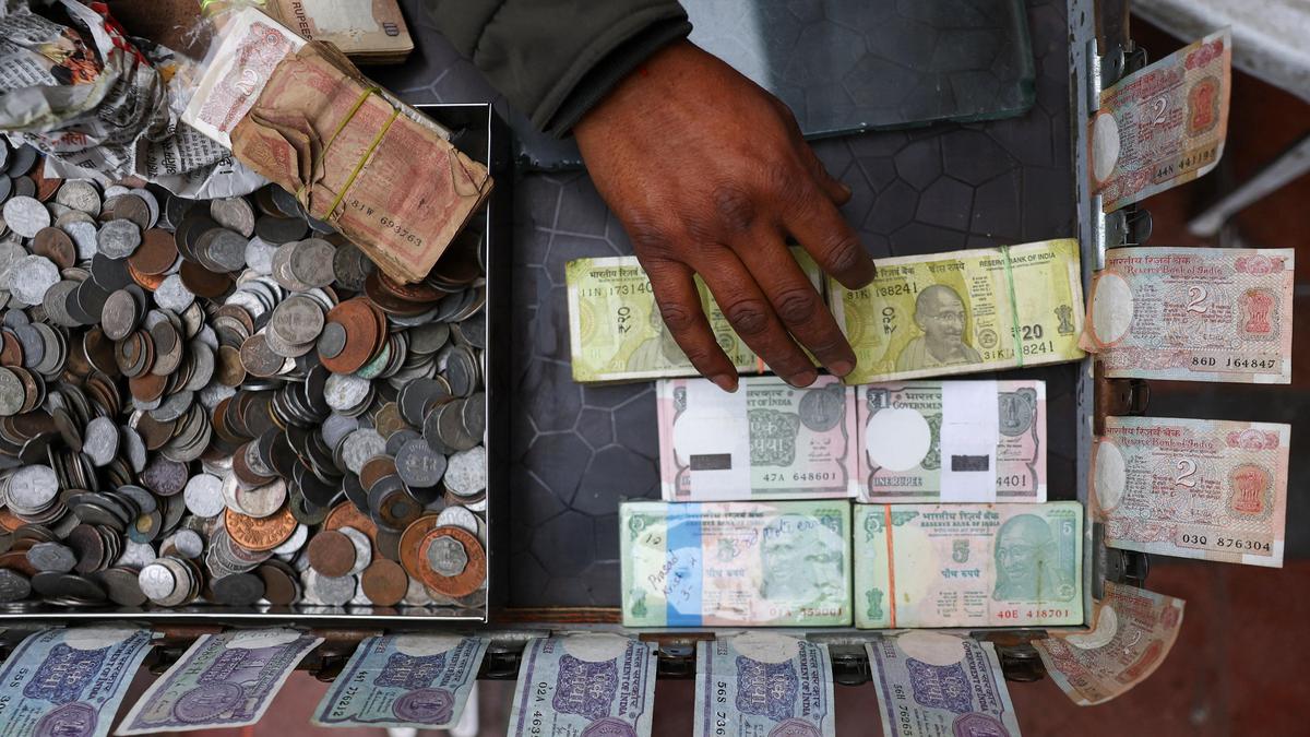 ಆರಂಭಿಕ ವಹಿವಾಟಿನಲ್ಲಿ ಭಾರತದ ರೂಪಾಯಿ ಏರಿಕೆ, ಅಮೆರಿಕ ಡಾಲರ್ ವಿರುದ್ಧ 90.89 ಕ್ಕೆ ಬಲಗೊಂಡಿದೆ