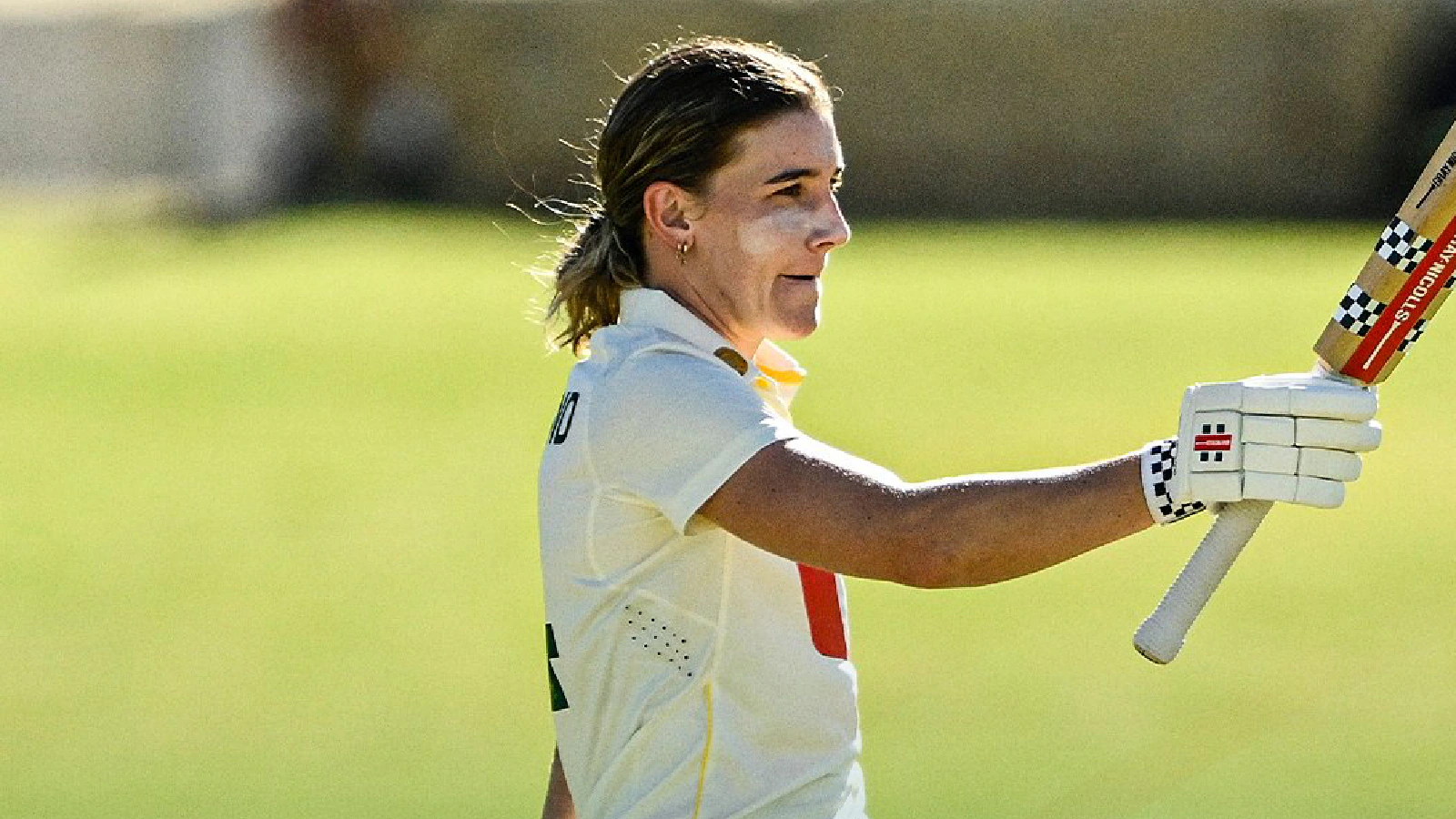 WACA ನಲ್ಲಿ ಭಾರತದ ವಿರುದ್ಧ ಶತಕ ಮತ್ತು ನಾಲ್ಕು ವಿಕೆಟ್ ಗೊಂಚಲು ಬಾರಿಸಿದ ಅನ್ನಾಬೆಲ್ ಸದರ್ಲ್ಯಾಂಡ್