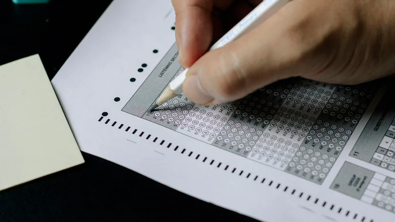 ತೆಲಂಗಾಣದಲ್ಲಿ 10ನೇ ತರಗತಿಯ ಬೋರ್ಡ್ ಪರೀಕ್ಷೆಗಳು ನಾಳೆಯಿಂದ ಪ್ರಾರಂಭವಾಗಲಿದ್ದು, ಶಿಕ್ಷಣ ಮಂಡಳಿಯು ವಿದ್ಯಾರ್ಥಿಗಳಿಗೆ OMR ಶೀಟ್ ಮಾದರಿಯನ್ನು ಬಿಡುಗಡೆ ಮಾಡಿದೆ.